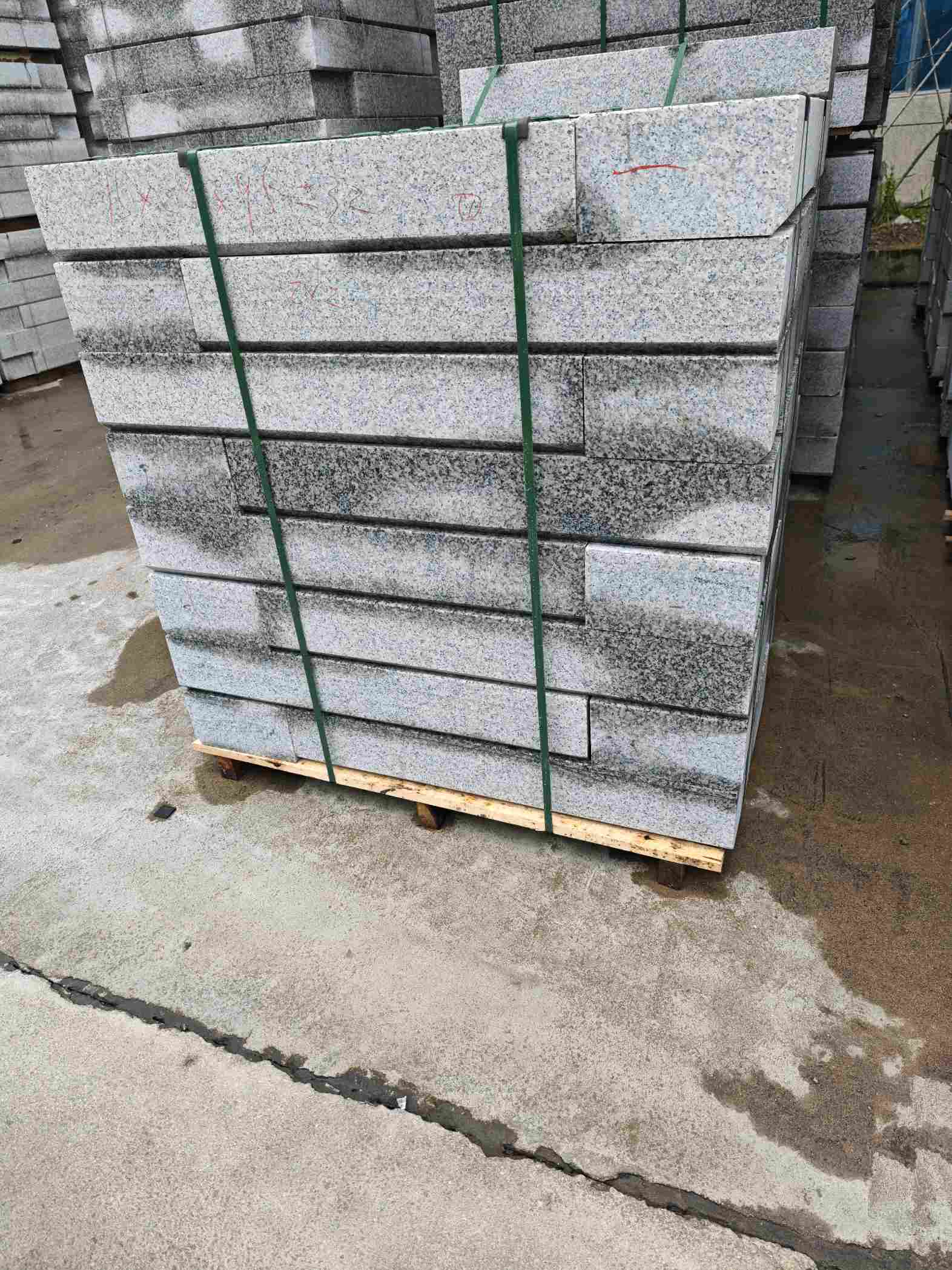 淮北芙蓉白路牙石，马路牙子